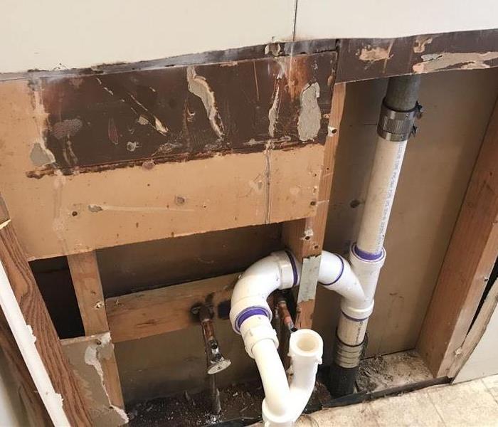 pipe that burst causing water damage to bathroom